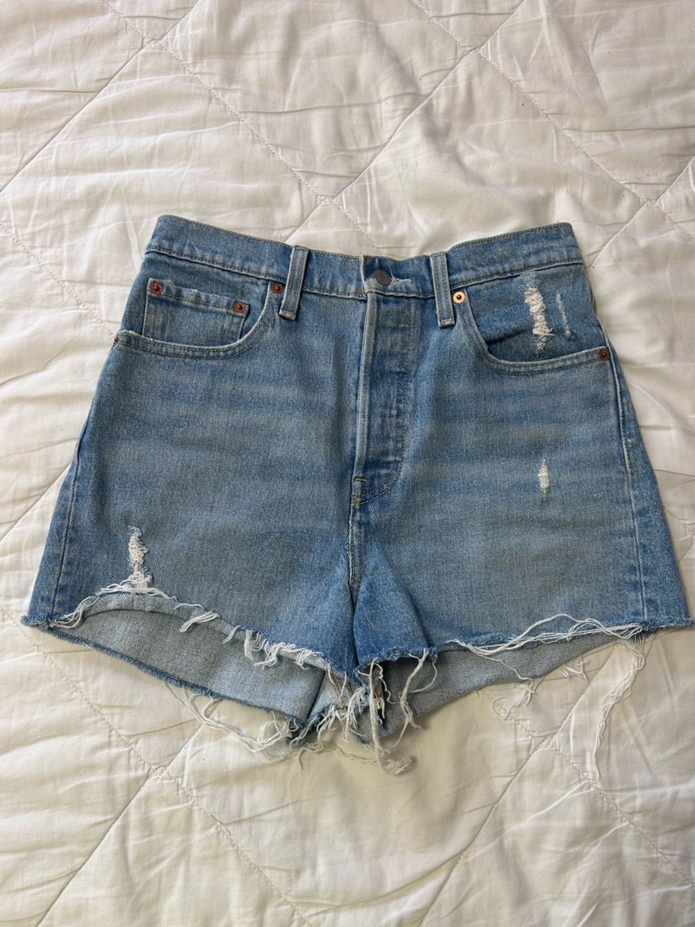 Levis rib cage high wasted Distressed Denim Cutoff Shorts - Light Blue size 28